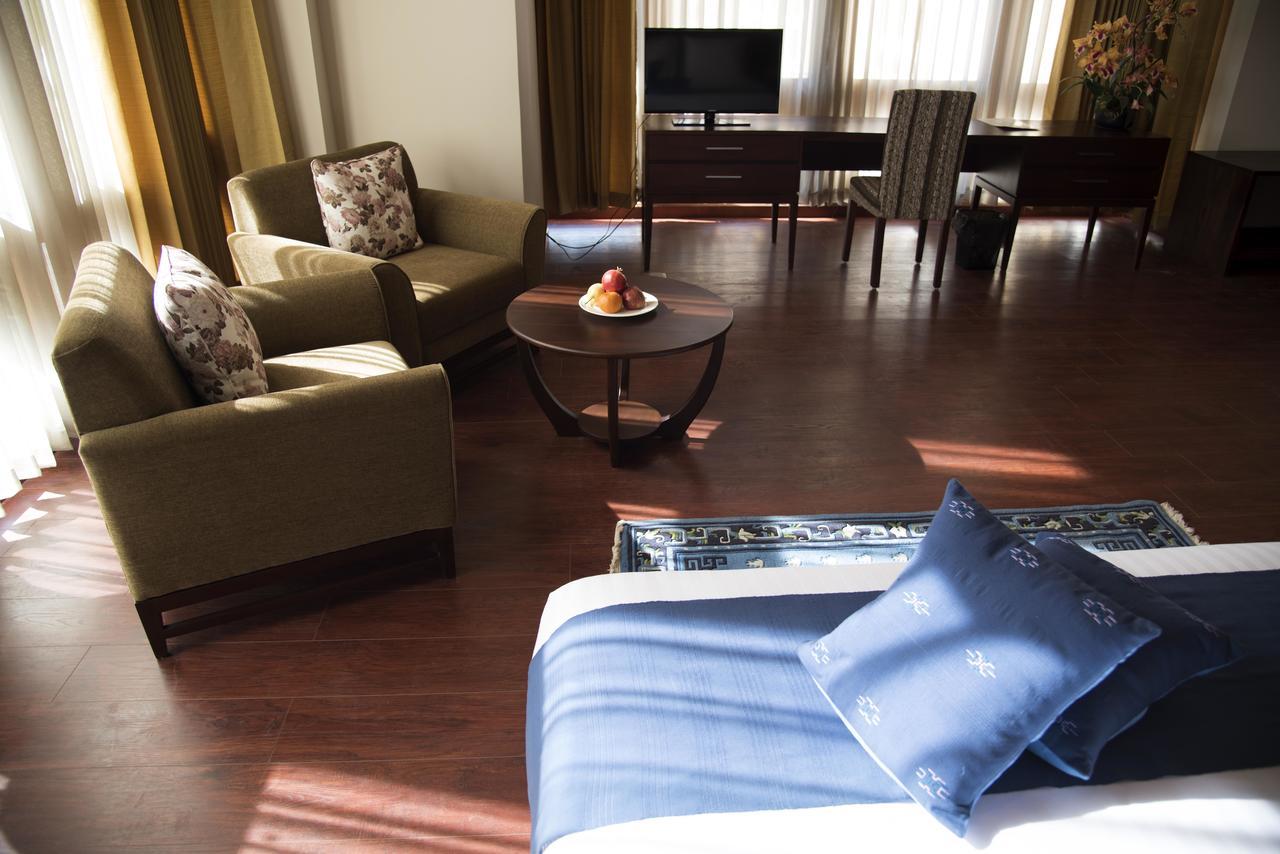 Cityhotel, 팀부 외부 사진