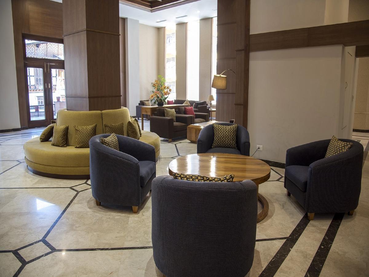 Cityhotel, 팀부 외부 사진