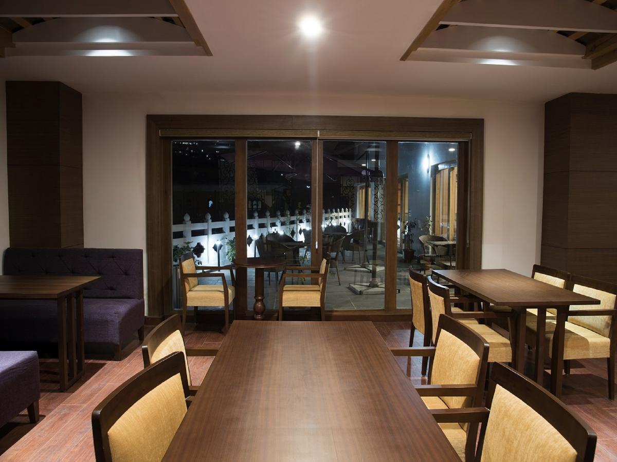 Cityhotel, 팀부 외부 사진