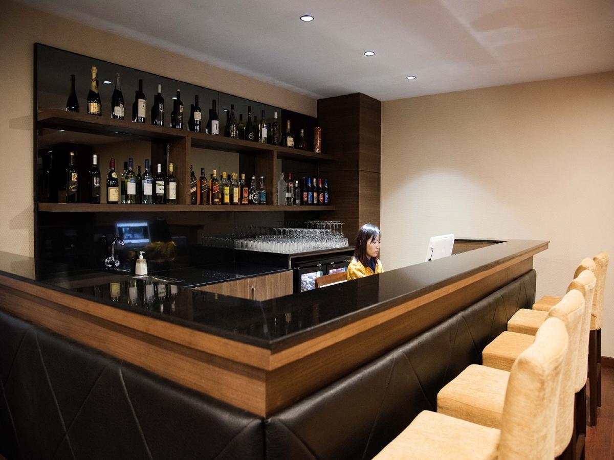 Cityhotel, 팀부 외부 사진
